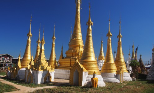 Pagodas near Inle Lake : © Marjie Courtis